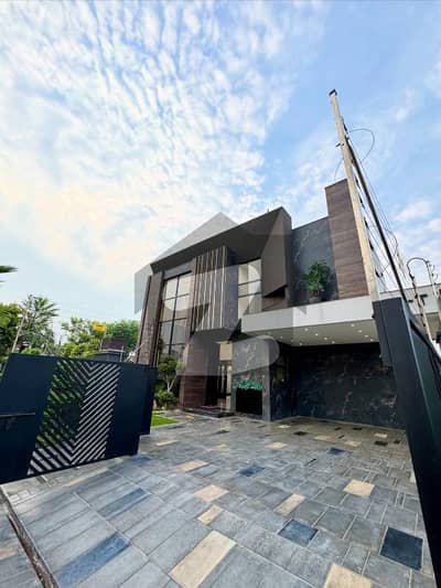 بحریہ ٹاؤن فیز 7 بحریہ ٹاؤن راولپنڈی,راولپنڈی میں 5 کمروں کا 16 مرلہ مکان 1.9 لاکھ میں کرایہ پر دستیاب ہے۔