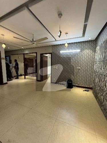 پی ای سی ایچ ایس بلاک 2 پی ای سی ایچ ایس,جمشید ٹاؤن,کراچی میں 3 کمروں کا 7 مرلہ بالائی پورشن 1.3 لاکھ میں کرایہ پر دستیاب ہے۔