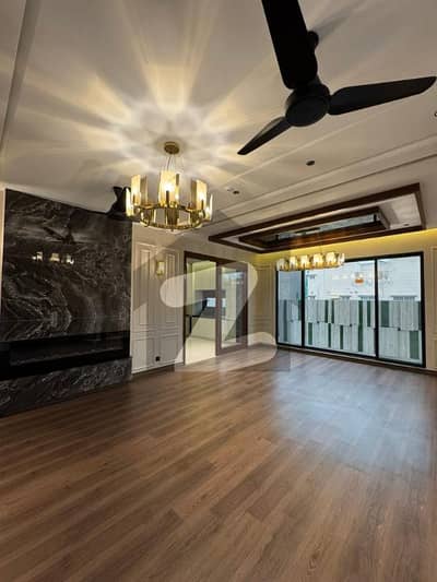 SILENT COMMERCIAL AVAILABLE FOR RENT GULSHAN-E-IQBAL BLOCK 6