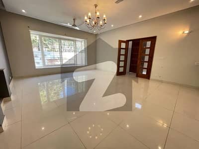 ایف ۔ 6 اسلام آباد میں 6 کمروں کا 1 کنال مکان 10.0 لاکھ میں کرایہ پر دستیاب ہے۔