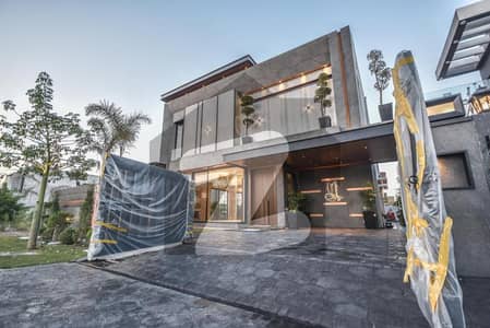 ڈی ایچ اے فیز 7 - بلاک ڈبلیو فیز 7,ڈیفنس (ڈی ایچ اے),لاہور میں 5 کمروں کا 1 کنال مکان 8.0 کروڑ میں برائے فروخت۔