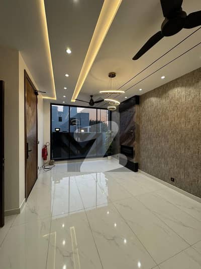 بینکرس ایوینیو کوآپریٹو ہاؤسنگ سوسائٹی لاہور میں 5 کمروں کا 10 مرلہ مکان 1.0 لاکھ میں کرایہ پر دستیاب ہے۔