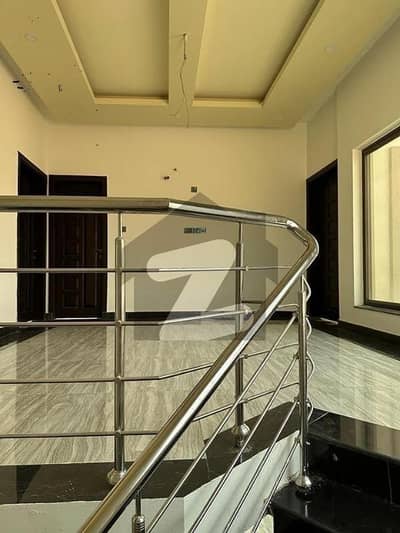 3Bed DDL 125sq yd Villa FOR SALE at ALI BLOCK All amenities nearby including MOSQUE, General Store & Parks