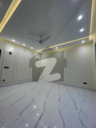 Ground floor shops available reasonable rent