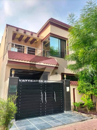 بحریہ ٹاؤن عمر بلاک بحریہ ٹاؤن سیکٹر B,بحریہ ٹاؤن,لاہور میں 3 کمروں کا 5 مرلہ مکان 1.96 کروڑ میں برائے فروخت۔