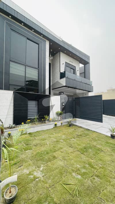 LDA Avenue Block J 10 Marla Modern House Available For Sale At Lucrative Price