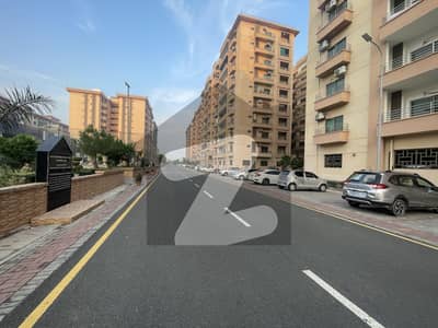 عسکری 10 - سیکٹر ایف عسکری 10,عسکری,لاہور میں 3 کمروں کا 11 مرلہ فلیٹ 3.3 کروڑ میں برائے فروخت۔