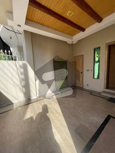 طارق گارڈنز لاہور میں 3 کمروں کا 5 مرلہ مکان 85.0 ہزار میں کرایہ پر دستیاب ہے۔