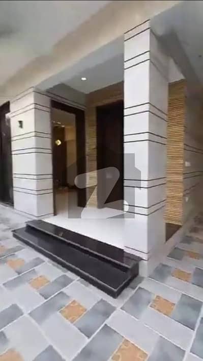 علامہ اقبال ٹاؤن لاہور میں 5 کمروں کا 10 مرلہ مکان 2.5 لاکھ میں کرایہ پر دستیاب ہے۔