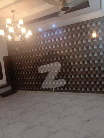 طارق گارڈنز لاہور میں 5 کمروں کا 10 مرلہ مکان 1.5 لاکھ میں کرایہ پر دستیاب ہے۔