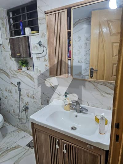 گلشنِ صحت 1 - بلاک ڈی گلشنِِ صحت 1,ای ۔ 18,اسلام آباد میں 3 کمروں کا 8 مرلہ مکان 1.95 کروڑ میں برائے فروخت۔