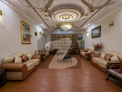 آئی ای پی انجینئرز ٹاؤن لاہور میں 6 کمروں کا 2 کنال مکان 9.85 کروڑ میں برائے فروخت۔