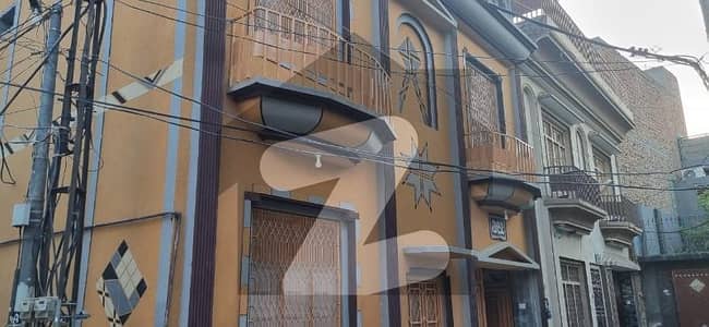 Investors Should sale This Corner House Located Ideally In Rasheed Town