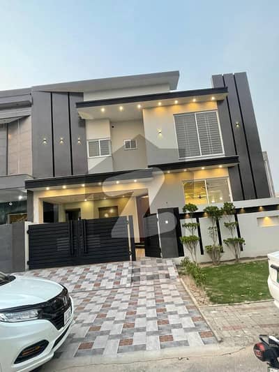 9 Marla Beautiful House for Sale Banker Avenue Cooperative Society, Lahore