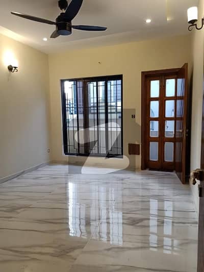 ڈی ۔ 12/4 ڈی ۔ 12,اسلام آباد میں 3 کمروں کا 4 مرلہ مکان 4.1 کروڑ میں برائے فروخت۔