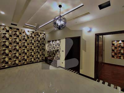 ایڈن بولیوارڈ ہاؤسنگ سکیم کالج روڈ,لاہور میں 3 کمروں کا 5 مرلہ مکان 85.0 ہزار میں کرایہ پر دستیاب ہے۔