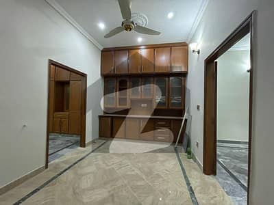 جوہر ٹاؤن لاہور میں 2 کمروں کا 5 مرلہ بالائی پورشن 60.0 ہزار میں کرایہ پر دستیاب ہے۔