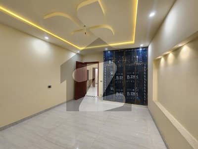 پاک عرب ہاؤسنگ سوسائٹی لاہور میں 5 کمروں کا 10 مرلہ مکان 3.5 کروڑ میں برائے فروخت۔