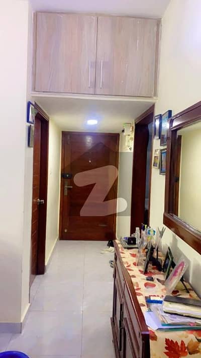 کلفٹن ۔ بلاک 7 کلفٹن,کراچی میں 3 کمروں کا 8 مرلہ فلیٹ 3.4 کروڑ میں برائے فروخت۔