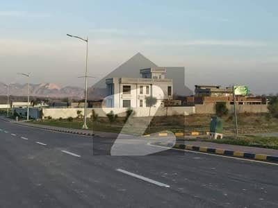 ملٹی ریزیڈنشیا اینڈ آرچرڈز اسلام آباد میں 5 کنال پلاٹ فارم 2.2 کروڑ میں برائے فروخت۔