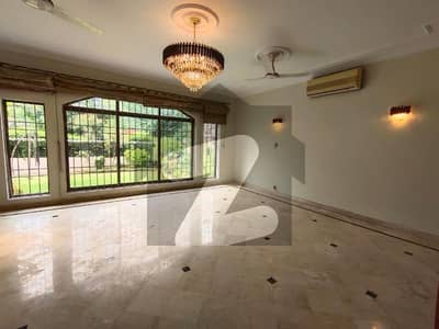 ایف ۔ 10 اسلام آباد میں 9 کمروں کا 1 کنال مکان 8.5 لاکھ میں کرایہ پر دستیاب ہے۔