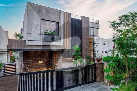 2 YEAR SLIGHTLY USED JUST LIKE A BRAND NEW 1 KANAL ULTRA MODERN WELL MENTAINED BUNGALOW FOR SALE NEAR TO PARK.