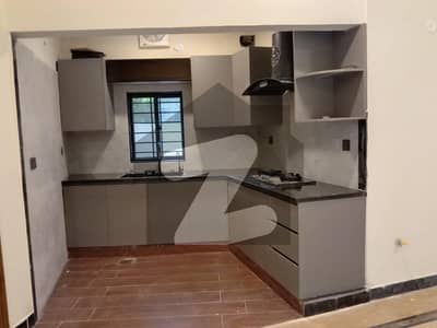 ای ۔ 11 اسلام آباد میں 4 کمروں کا 8 مرلہ مکان 2.0 لاکھ میں کرایہ پر دستیاب ہے۔