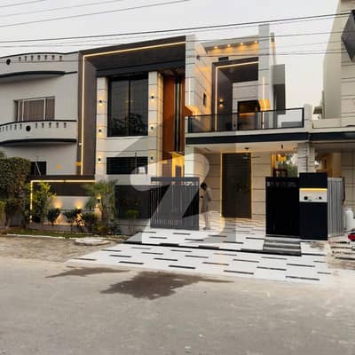 پارک ویو سٹی لاہور میں 6 کمروں کا 10 مرلہ مکان 3.75 کروڑ میں برائے فروخت۔