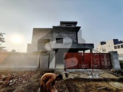 ڈی ایچ اے 11 رہبر لاہور میں 5 کمروں کا 1 کنال مکان 5.5 کروڑ میں برائے فروخت۔