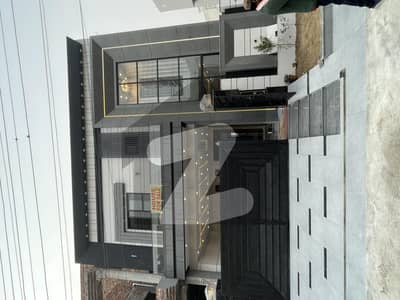 ایل ڈی اے ایوینیو ۔ بلاک ایم ایل ڈی اے ایوینیو,لاہور میں 6 کمروں کا 10 مرلہ مکان 3.6 کروڑ میں برائے فروخت۔