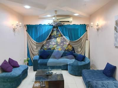 کلفٹن ۔ بلاک 7 کلفٹن,کراچی میں 3 کمروں کا 7 مرلہ فلیٹ 2.35 کروڑ میں برائے فروخت۔