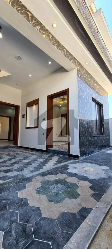 جی ۔ 13 اسلام آباد میں 4 کمروں کا 4 مرلہ مکان 3.3 کروڑ میں برائے فروخت۔