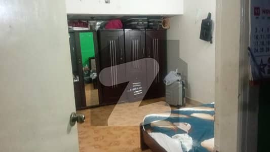 FOR SALE 1ST FLOOR 1200 Sq,FT FLAT BLOCK 13 GULBERG 2 BED D/D