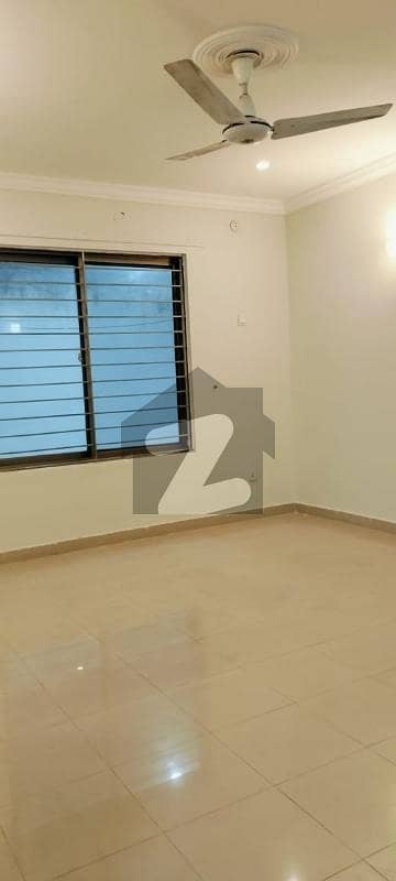 ای ۔ 11 اسلام آباد میں 3 کمروں کا 1 کنال بالائی پورشن 1.7 لاکھ میں کرایہ پر دستیاب ہے۔