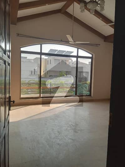 ای ۔ 11 اسلام آباد میں 5 کمروں کا 10 مرلہ مکان 7.8 کروڑ میں برائے فروخت۔