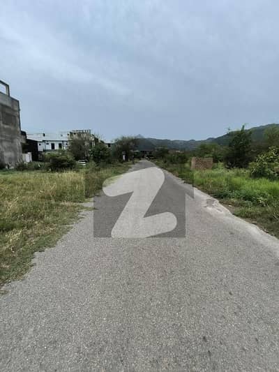 ڈی ۔ 12 اسلام آباد میں 8 مرلہ رہائشی پلاٹ 5.5 کروڑ میں برائے فروخت۔