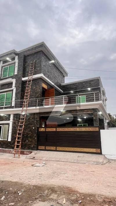 بنی گالہ اسلام آباد میں 5 کمروں کا 10 مرلہ مکان 1.4 لاکھ میں کرایہ پر دستیاب ہے۔