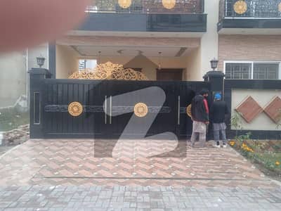 ایل ڈی اے ایوینیو ۔ بلاک اے ایل ڈی اے ایوینیو,لاہور میں 8 کمروں کا 10 مرلہ مکان 2.0 لاکھ میں کرایہ پر دستیاب ہے۔ ایل ڈی اے ایوینیو ۔ بلاک اے ایل ڈی اے ایوینیو,لاہور میں 8 کمروں کا 10 مرلہ مکان 2.0 لاکھ میں کرایہ پر دستیاب ہے۔