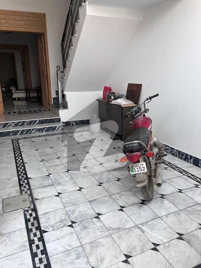 جواد ایونیو اوکاڑہ میں 5 کمروں کا 5 مرلہ مکان 1.8 کروڑ میں برائے فروخت۔