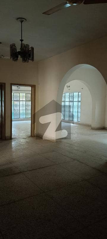 علامہ اقبال ٹاؤن ۔ کریم بلاک علامہ اقبال ٹاؤن,لاہور میں 3 کمروں کا 10 مرلہ مکان 3.5 کروڑ میں برائے فروخت۔