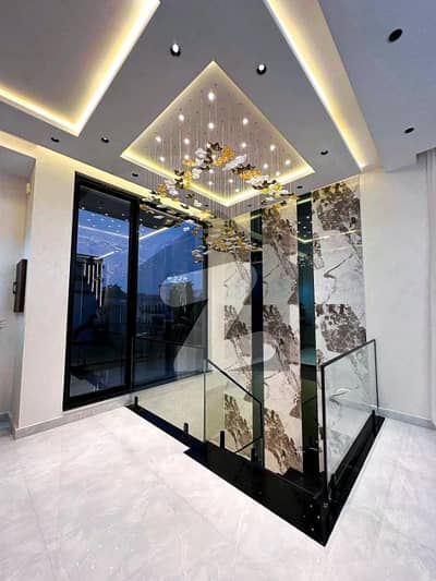 بحریہ ٹاؤن فیز 8 بحریہ ٹاؤن راولپنڈی,راولپنڈی میں 5 کمروں کا 7 مرلہ مکان 2.7 کروڑ میں برائے فروخت۔