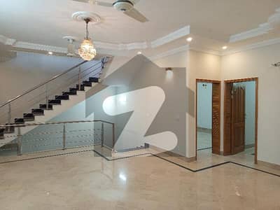 آئی ۔ 8/3 آئی ۔ 8,اسلام آباد میں 3 کمروں کا 14 مرلہ بالائی پورشن 2.0 لاکھ میں کرایہ پر دستیاب ہے۔