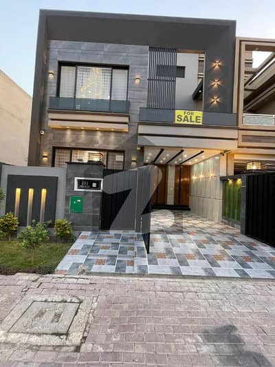 بحریہ ٹاؤن ٹیولپ بلاک بحریہ ٹاؤن سیکٹر سی,بحریہ ٹاؤن,لاہور میں 3 کمروں کا 5 مرلہ مکان 1.95 کروڑ میں برائے فروخت۔