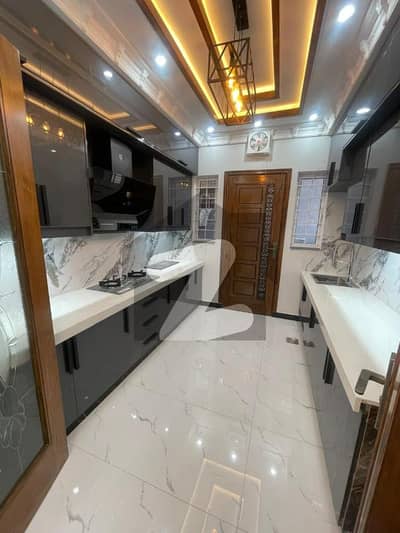 بحریہ ٹاؤن گلبہار بلاک بحریہ ٹاؤن سیکٹر سی,بحریہ ٹاؤن,لاہور میں 5 کمروں کا 10 مرلہ مکان 3.2 کروڑ میں برائے فروخت۔ بحریہ ٹاؤن گلبہار بلاک بحریہ ٹاؤن سیکٹر سی,بحریہ ٹاؤن,لاہور میں 5 کمروں کا 10 مرلہ مکان 3.2 کروڑ میں برائے فروخت۔