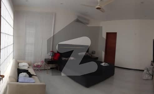 500 UPPER FLOOR 3 BEDS WITH DRAWING