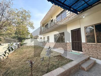 Elegant 500 Square Yards 5-Bedrooms Double Storey House For Rent In F-8