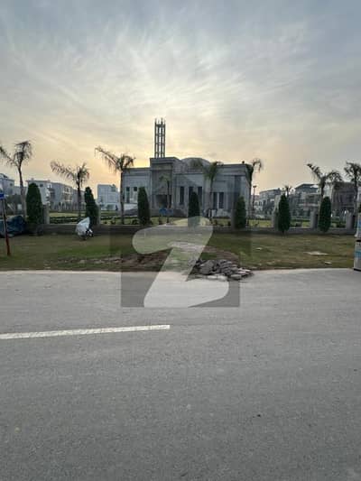 5 Plots Available In Crystal Block Park View City