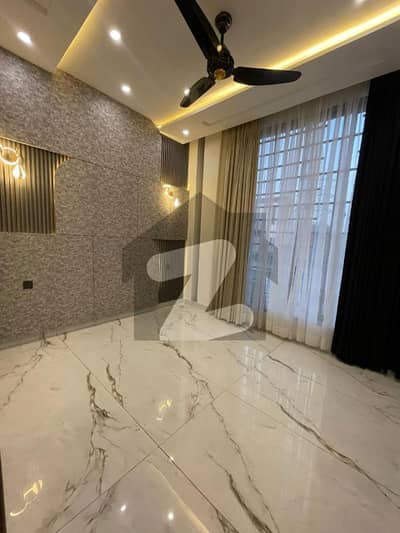 بحریہ ٹاؤن چمبیلی بلاک بحریہ ٹاؤن سیکٹر سی,بحریہ ٹاؤن,لاہور میں 4 کمروں کا 10 مرلہ مکان 2.85 کروڑ میں برائے فروخت۔