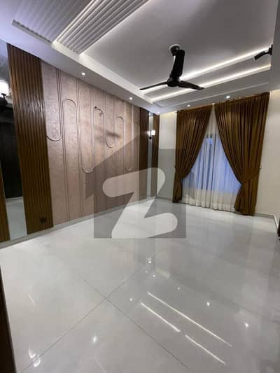 بحریہ ٹاؤن آئرس بلاک بحریہ ٹاؤن سیکٹر سی,بحریہ ٹاؤن,لاہور میں 5 کمروں کا 10 مرلہ مکان 3.25 کروڑ میں برائے فروخت۔