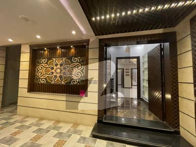 بحریہ ٹاؤن سیکٹر سی بحریہ ٹاؤن,لاہور میں 5 کمروں کا 10 مرلہ مکان 2.8 کروڑ میں برائے فروخت۔